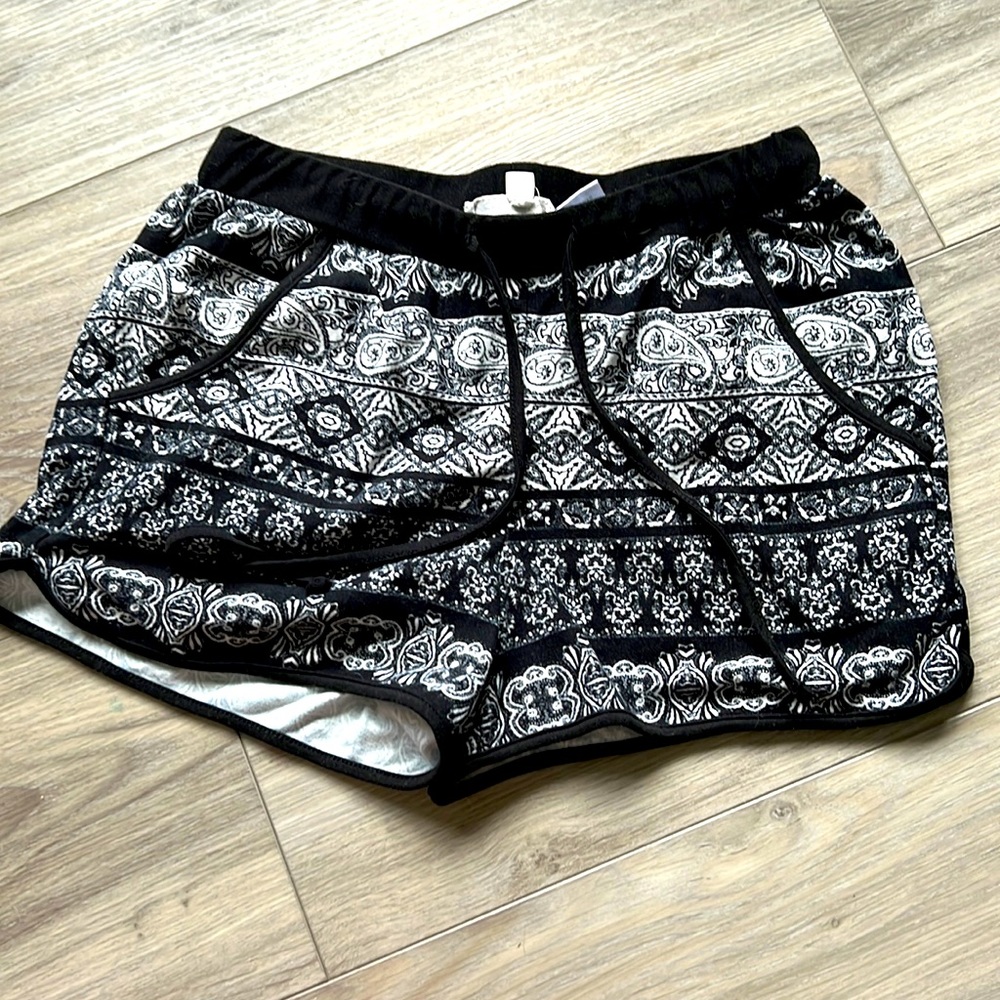 black and white drawstring shorts